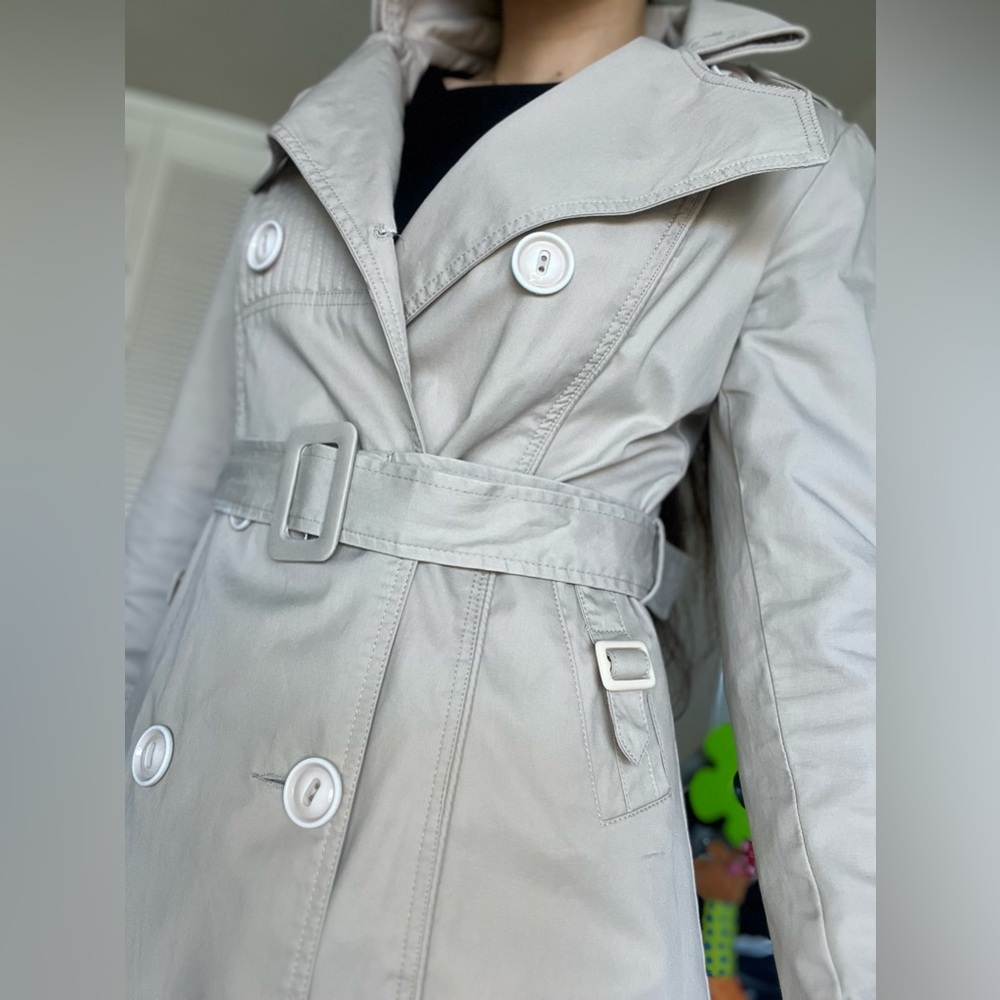 Trench Coat. Size S-M.